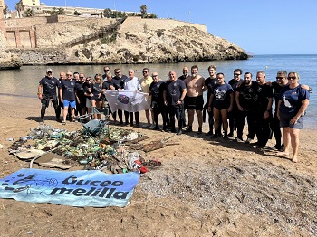 LOS CONSEJEROS AGRADECEN AL CLUB BUCEO MELILLA LA RETIRADA DE RESIDUOS DEL FONDO DE LA CALA DE GALPAGOS