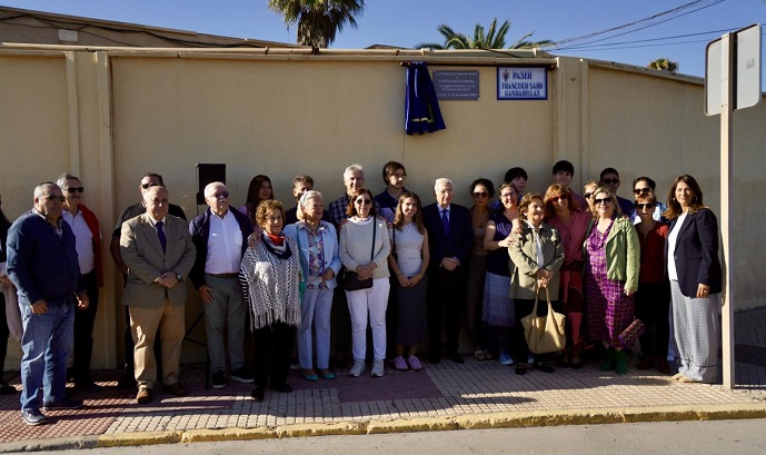 EL PRESIDENTE DE LA CIUDAD INAUGURA LA CALLE EN HOMENAJE AL HISTORIADOR FRANCISCO SARO GANDARILLAS EL PRESIDENTE DE LA CIUDAD INAUGURA LA CALLE EN HOMENAJE AL HISTORIADOR FRANCISCO SARO GANDARILLAS