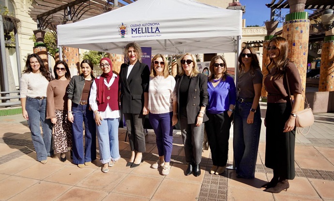 LA VICECONSEJERA DE IGUALDAD VISITA LA MESA INFORMATIVA CON MOTIVO DEL 25N LA VICECONSEJERA DE IGUALDAD VISITA LA MESA INFORMATIVA CON MOTIVO DEL 25N