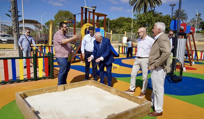 EL PRESIDENTE DE LA CIUDAD Y EL CONSEJERO DE MEDIO AMBIENTE INAUGURAN EL PRIMER PARQUE INFANTIL INCLUSIVO