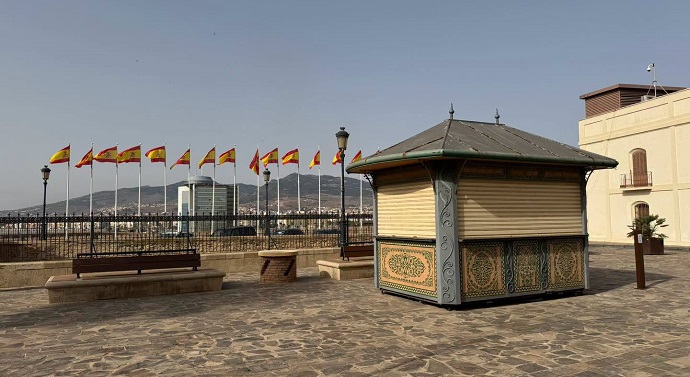EL PRESIDENTE DE LA FUNDACI�N MELILLA MONUMENTAL TRABAJA EN CAMBIOS EN LOS QUIOSCOS DEL PUEBLO