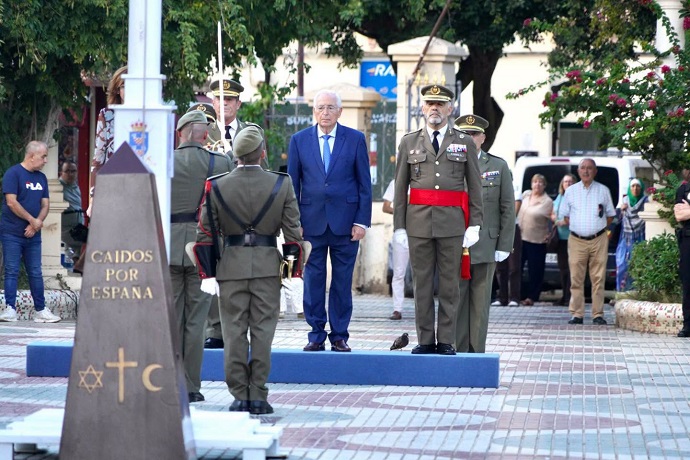 EL PRESIDENTE DE LA CIUDAD ASISTE AL ACTO DE ARRIA DE LA BANDERA Y HOMENAJE A LOS CA�DOS