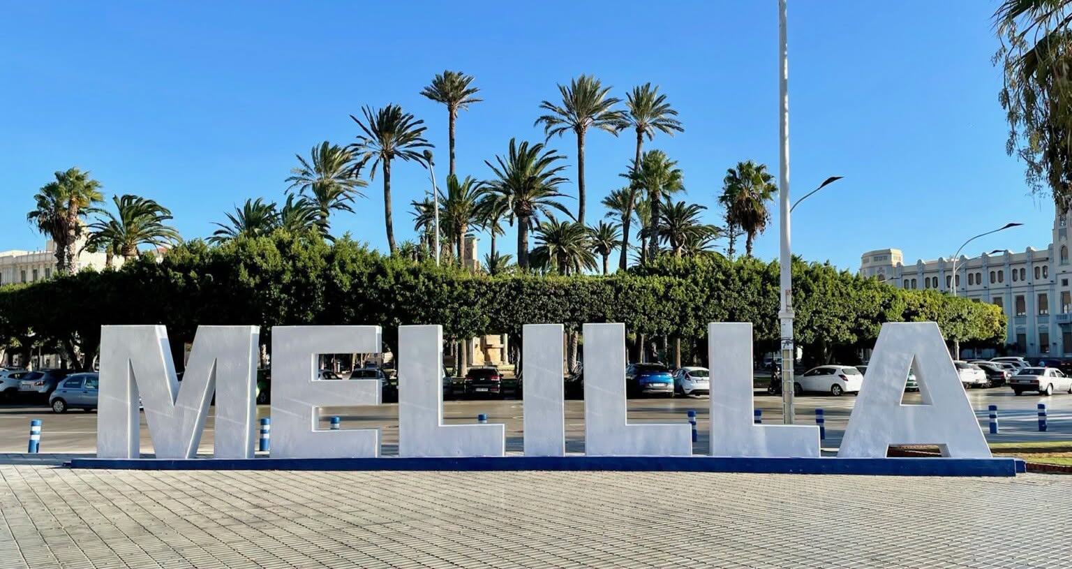 Cortes de tr�fico, desv�os, prohibici�n de estacionamiento y restricciones de acceso en la avenida Juan Carlos I Rey y Plaza de Espa�a por la visita de Sus Majestades los Reyes de Espa�a