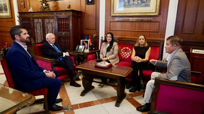 EL PRESIDENTE DE LA CIUDAD FELICITA A LA ASOCIACI�N AUTISMO MELILLA POR EL PREMIO PRINCESA DE GIRONA