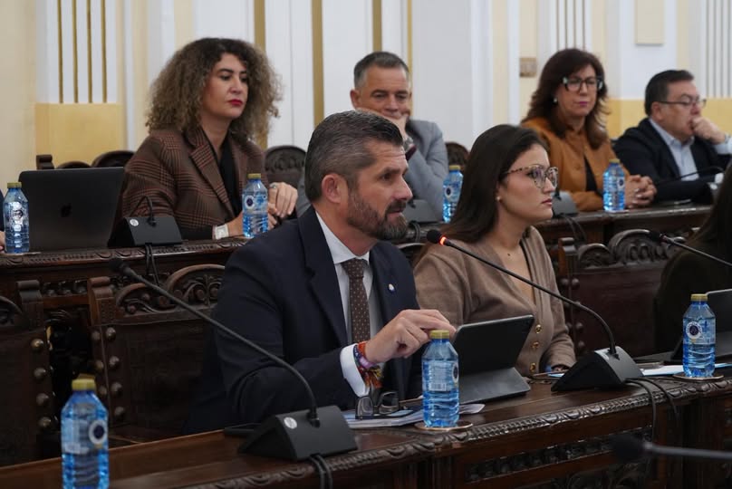 EL CONSEJERO DE EDUCACI�N REIVINDICA LA LEGALIDAD Y EL IMPACTO SOCIAL DE LAS AYUDAS PARA VESTIMENTA ESCOLAR