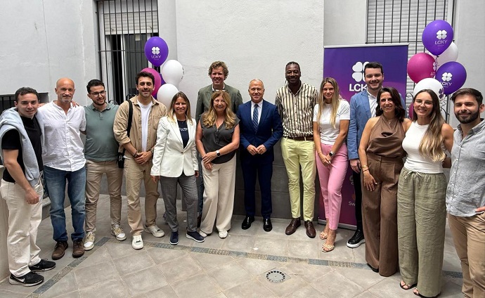 EL VICEPRESIDENTE PRIMERO ASISTE A LA INAUGURACI�N DE LAS OFICINAS DE LCKY GROUP