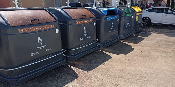 LA CONSEJER�A DE MEDIO AMBIENTE CONTIN�A RENOVANDO LOS CONTENEDORES DE BASURA DE LA CIUDAD