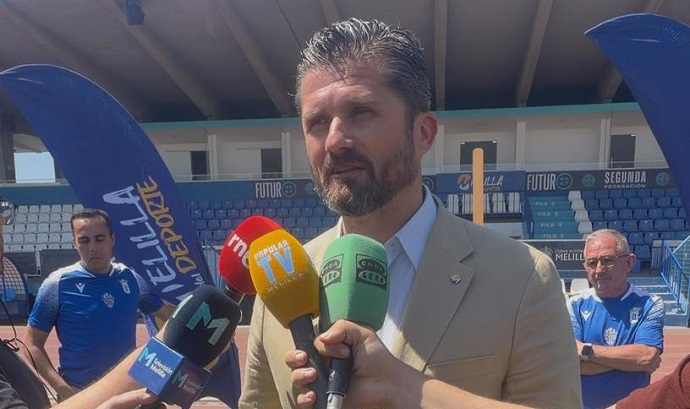 EL CONSEJERO DE DEPORTES PRESENTA UNA NUEVA EDICI�N DEL 'PARTIDO DE LEYENDAS' DE F�TBOL