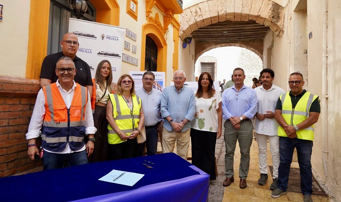 EL PRESIDENTE DE LA CIUDAD FELICITA LA REHABILITACI�N DE LA FACHADA DE LA 'CASA DEL MANCO'