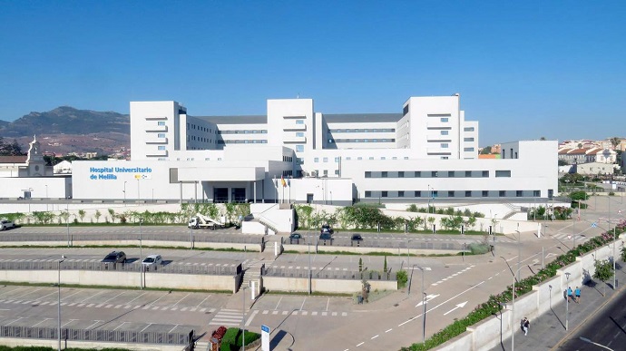 LA CONSEJER�A DE MEDIO AMBIENTE ENV�A VARIAS CUBAS DE AGUA AL HOSPITAL UNIVERSITARIO