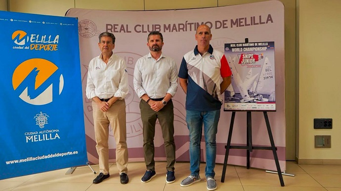 EL CONSEJERO DE DEPORTE PRESENTA EL CAMPEONATO DEL MUNDO JUNIOR DE LA CLASE SNIPE DE VELA
