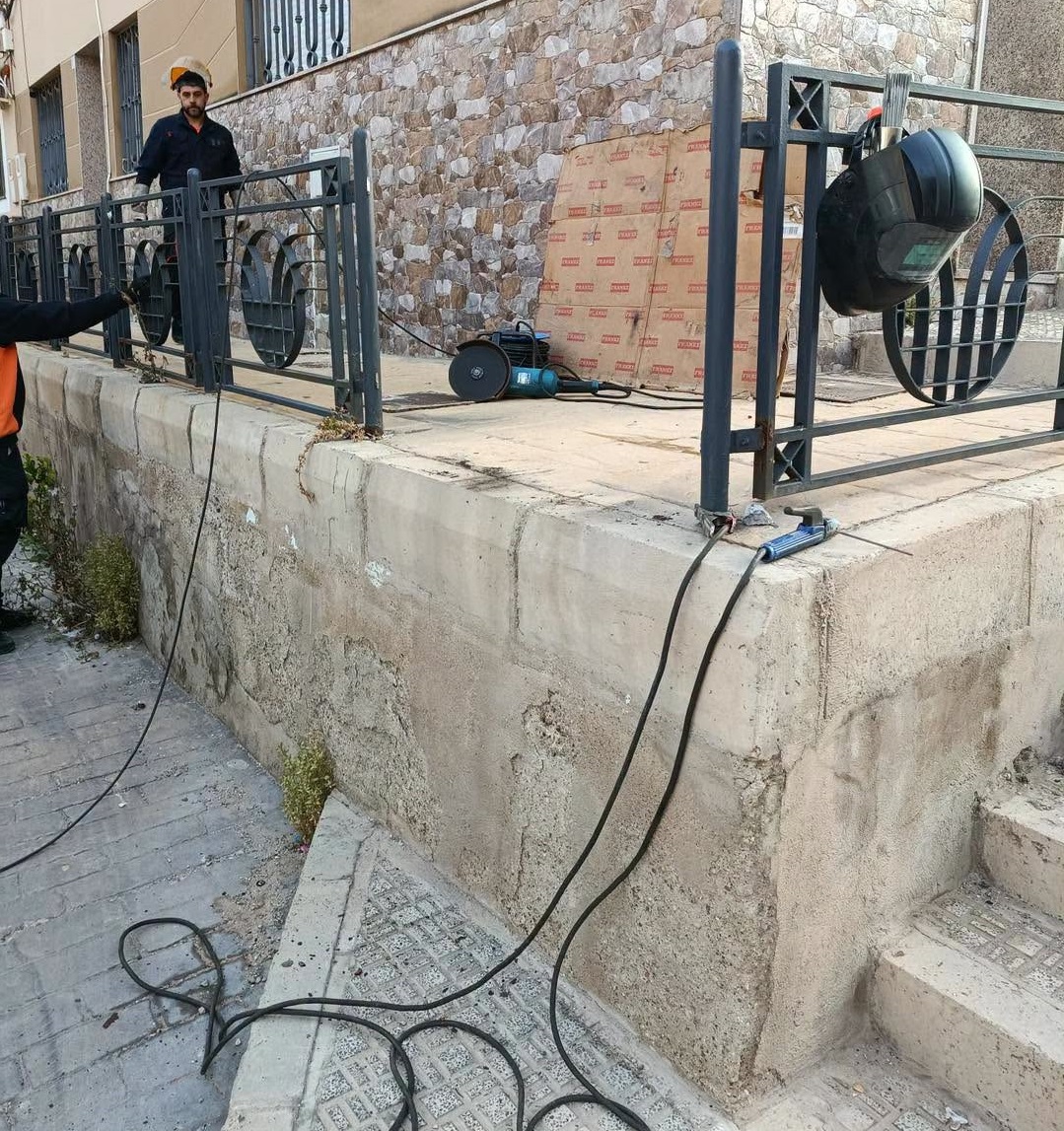 MEDIO AMBIENTE INICIA LA RENOVACIÓN DE 300 METROS DE BARANDILLAS EN BATERÍA JOTA MEDIO AMBIENTE INICIA LA RENOVACIÓN DE 300 METROS DE BARANDILLAS EN BATERÍA JOTA