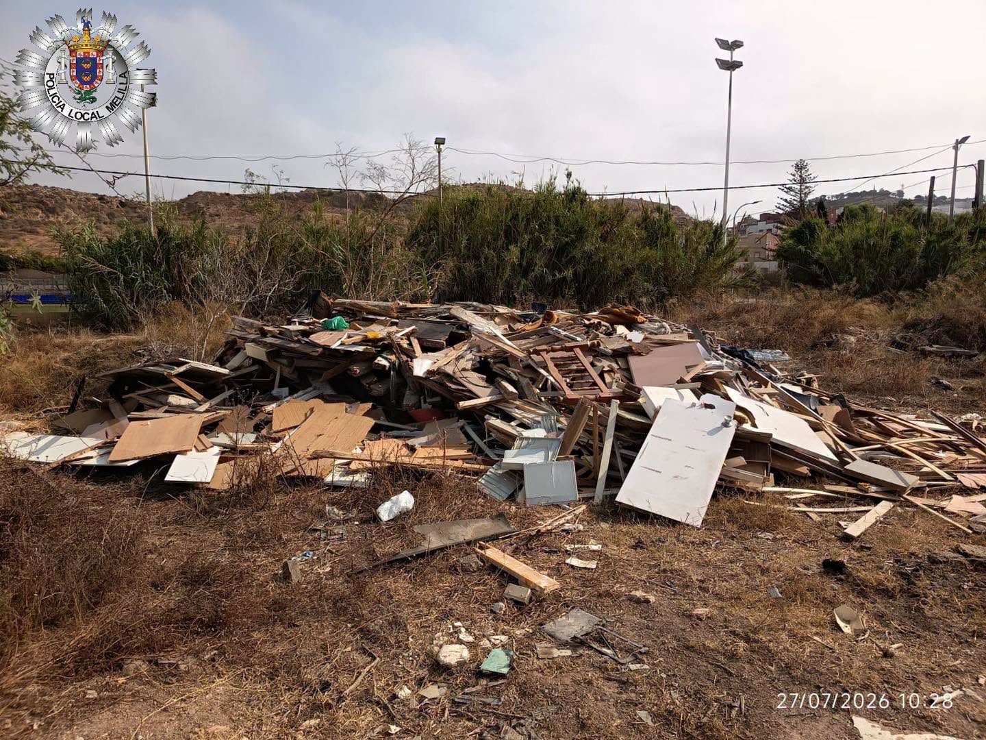 WEB EXPEDIENTADO EL RESPONSABLE DE UN GRAN VERTIDO DE RESIDUOS DE OBRA EN LA PISTA DE CARROS