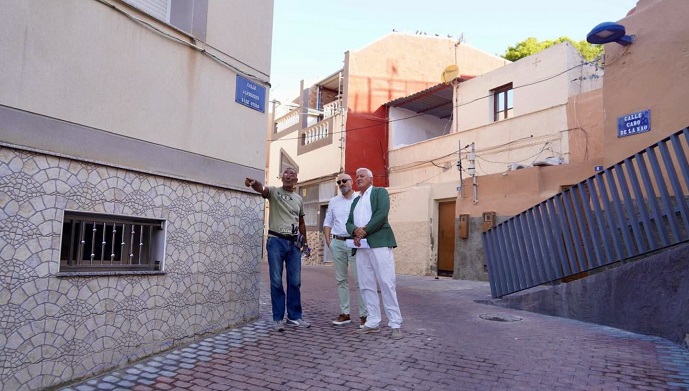 EL CONSEJERO DE MEDIO AMBIENTE VISITA LAS OBRAS DE MONTE MAR�A CRISTINA Y EL RASTRO ALTO