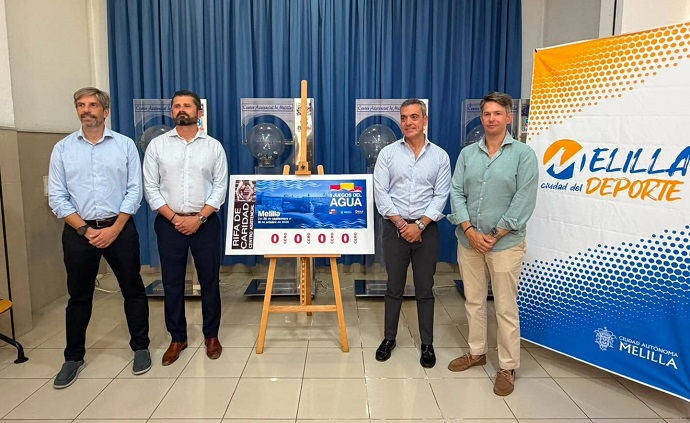 EL CONSEJERO DE DEPORTE PRESENTA EL CUPÓN DE LA RIFA DE LA CARIDAD DEDICADO A LOS II JUEGOS DEL AGUA EL CONSEJERO DE DEPORTE PRESENTA EL CUPÓN DE LA RIFA DE LA CARIDAD DEDICADO A LOS II JUEGOS DEL AGUA
