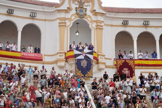 MELILLA SIGUE MOSTRANDO SU APOYO A CEUTA EN LA CORRIDA DE TOROS DE FERIA