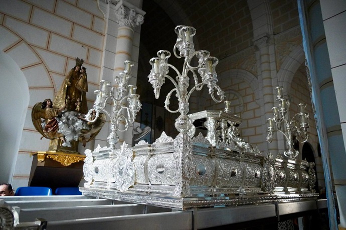 EL PRESIDENTE DE LA CIUDAD VISITA EL NUEVO TRONO DE LA VIRGEN DE LA VICTORIA