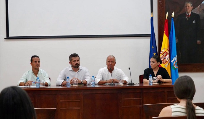 EL VICEPRESIDENTE PRIMERO DETALLA LA INVERSI�N DE 6,3 MILLONES DE LA CIUDAD EN EDUCACI�N