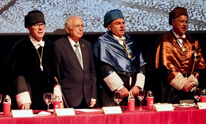 LA UGR APRUEBA LA CONCESIÓN DE SU MEDALLA DE ORO A MELILLA, CEUTA Y GRANADA LA UGR APRUEBA LA CONCESIÓN DE SU MEDALLA DE ORO A MELILLA, CEUTA Y GRANADA