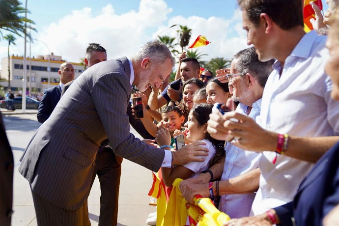RECEPCI�N DE LOS REYES EN UNA PLAZA DE ESPA�A REPLETA DE MILES DE MELILLENSES